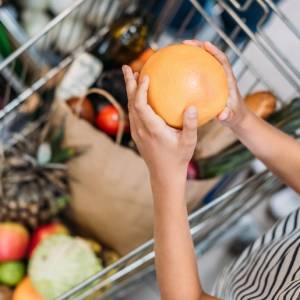 Krakowscy urzędnicy apelują do sieci handlowych: "Nie marnujmy żywności"