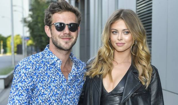 Zakochani Antek Królikowski i Joanna Opozda wtuleni w siebie. Tak żegnają wakacje [ZDJĘCIA]                  