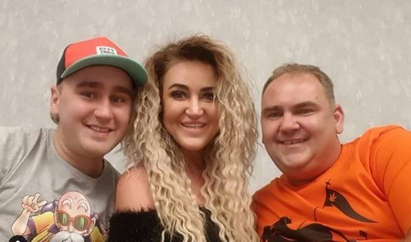 "Gogglebox. Przed telewizorem". Agnieszka Kotońska zdradziła, jakie relacje panują między uczestnikami programu!                                                                                                   