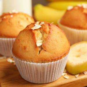 Te muffinki bananowe to prawdziwy hit. Do tego gotowe w mgnieniu oka