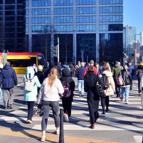 O czym świadczy szybkie chodzenie? Psychologia tłumaczy