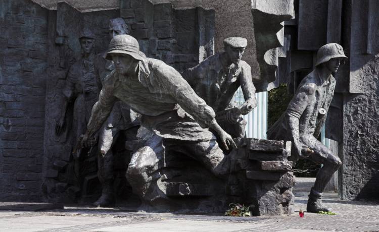 Zdjęcia z Powstania Warszawskiego w wersji współczesnej. Powstały dzięki sztucznej inteligencji [FOTO]