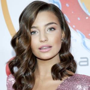 Internauci komentują grę aktorską Julii Wieniawy. Zwiastun serialu z jej udziałem podzielił sieć!