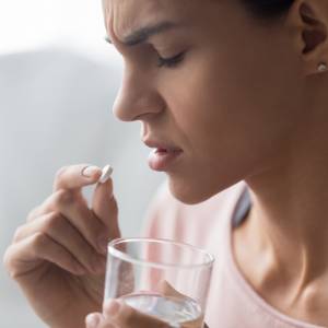 Popularny lek przeciwgorączkowy pod lupą! Ekspert ostrzega: „zwiększa ryzyko zawałów serca i udarów”