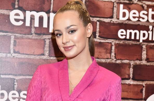 Tak Wiktoria Gąsiewska wygląda w bikini! Najnowsze zdjęcia aktorki trafiły do sieci