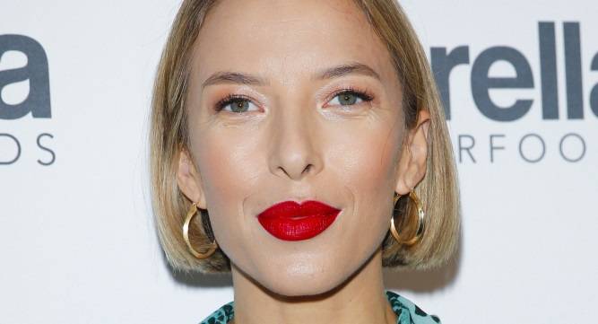 Ewa Chodakowska na zdjęciach z dzieciństwa. Powiększyła usta? Nie ma już wątpliwości