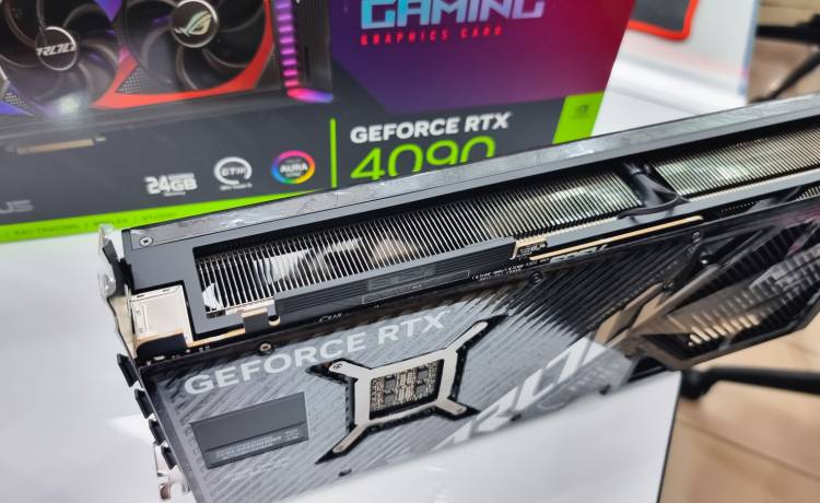 Karta graficzna ASUS GeForce RTX 4090, fot. Shutterstock/Adnan Ahmad Ali