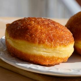 Jak smażyć pączki, żeby nie piły tłuszczu? Oto sprawdzone sposoby