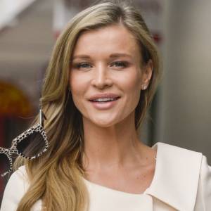 Joanna Krupa czule tuli do piersi noworodka. Wyjątkowo osobisty post trafił na Instagram modelki! [WIDEO]