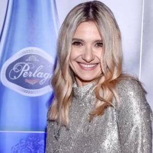 Joanna Koroniewska na gorącym zdjęciu w stroju kąpielowym. Pokazała także inny kadr: "Instagram vs. Reality"                                                         