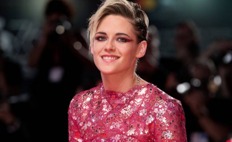 Kristen Stewart w roli księżnej Diany. Nowe zdjęcie z planu podzieliło fanów. "Zupełnie niepodobna"
