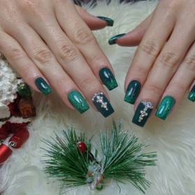 5 kolorów, które musisz mieć na paznokciach w grudniu!