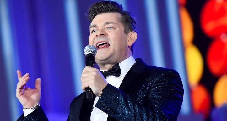 Zenon Martyniuk zaatakowany podczas koncertu. Muzyk nie ukrywał, że jest wściekły. "Chętnie bym zakończył" [WIDEO]