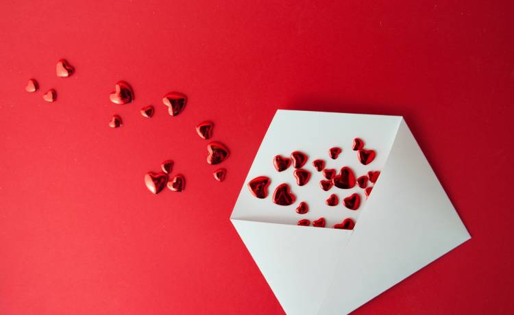 Wierszyki na Walentynki. Podpowiadamy, jak wyznać swoje uczucia ukochanej osobie!                                                        