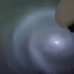 Okrągły obiekt poruszał się po niebie! Zagadka tajemniczego widoku rozwiązana [FOTO i WIDEO]