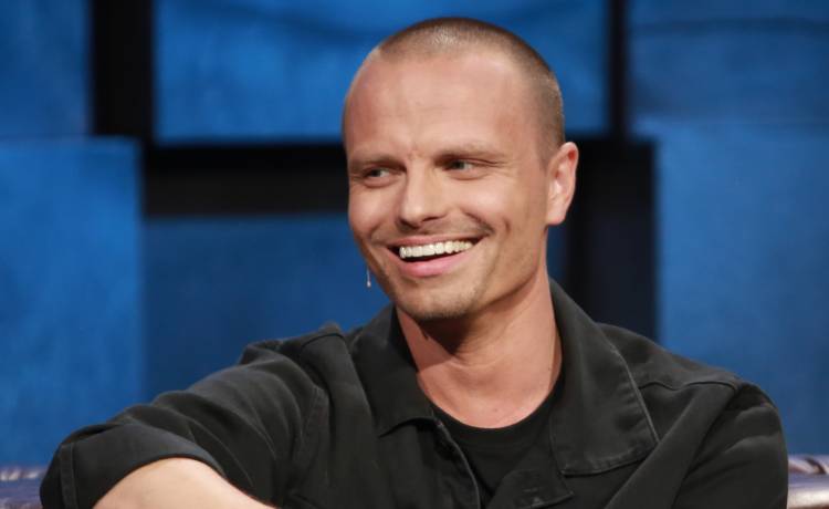 Hakiel nie czuje się najlepiej? Fanów zmartwiły jego nowe zdjęcia. Tancerz odpowiada