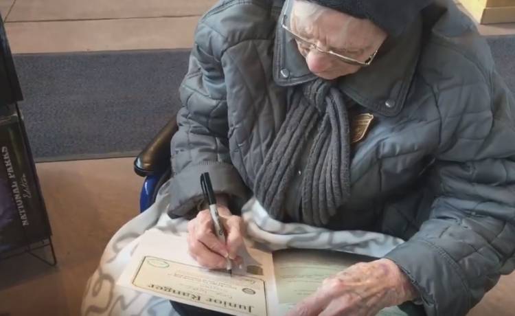 Ma 103 lata i została Młodszym Strażnikiem! Jest starsza od parku narodowego! 