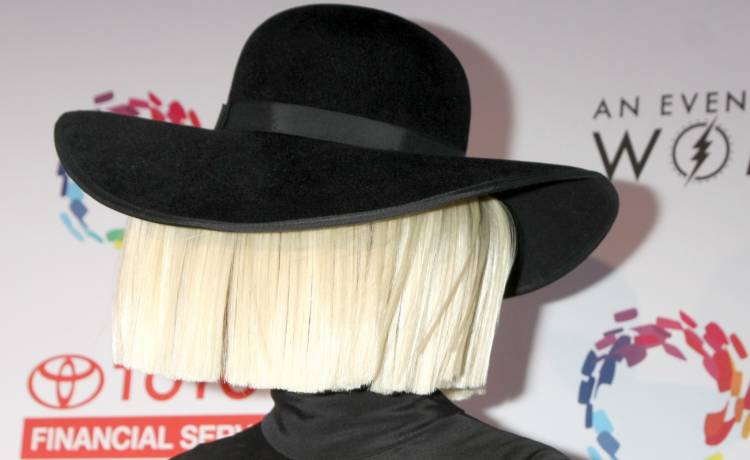 Sia została babcią! Najmłodszy syn piosenkarki doczekał się bliźniąt