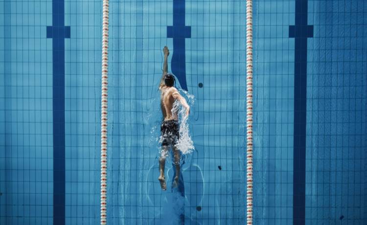 Pływalnia zamknięta. Kierowca wjechał do środka samochodem przez okno [FOTO]