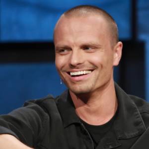 Hakiel nie czuje się najlepiej? Fanów zmartwiły jego nowe zdjęcia. Tancerz odpowiada