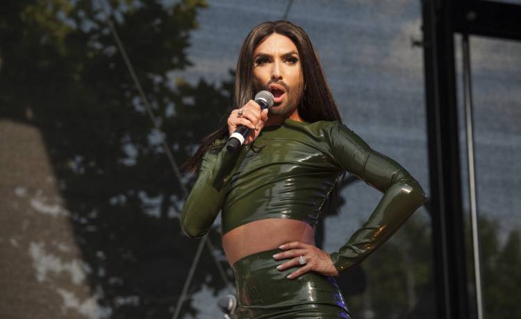 Conchita Wurst jako stuprocentowy mężczyzna! Wizerunek "kobiety z brodą" to już przeszłość
