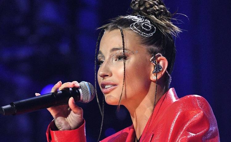 Julia Wieniawa nadawała prosto z samochodu. Niewinne nagranie nie wszystkim się spodobało!