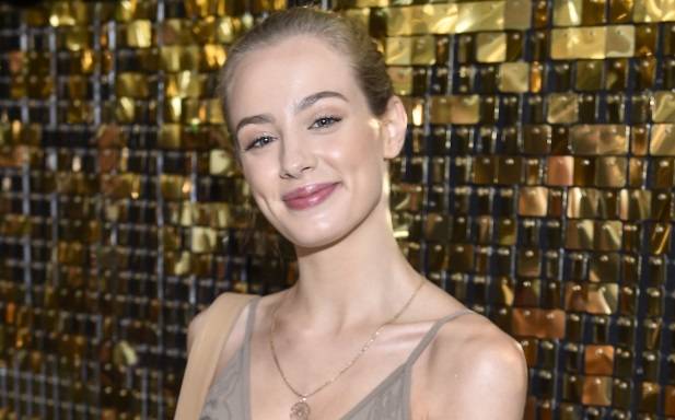 Wiktoria Gąsiewska kokietuje w cekinach. Podkreśla pośladki i kusi spojrzeniem [ZDJĘCIA]