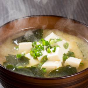 Nie każdy może jeść tofu. Fakty na temat sera z soi