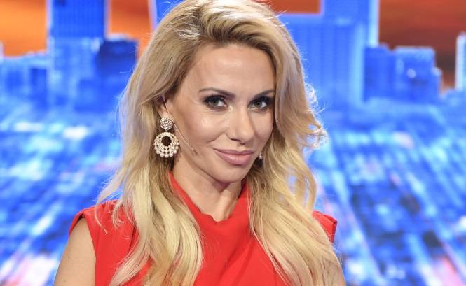 Gospodyni "Pytania na śniadanie" opublikowała nowe zdjęcia, a internauci wprost zamarli. Małgorzata Opczowska miała wypadek! Co stało się prezenterce TVP? [ZDJĘCIA]