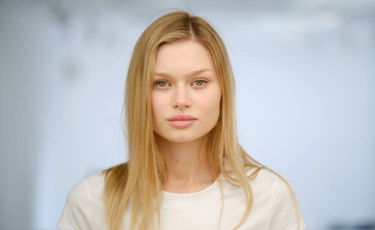 Michalina z "Top Model" zapozowała w rozpiętej marynarce. Fani: "Piękna!" [FOTO]