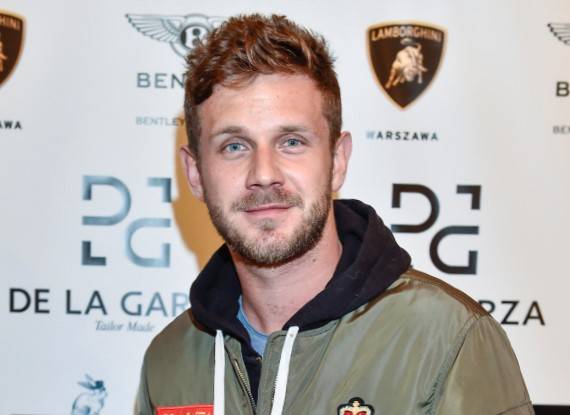 Antoni Królikowski bez koszulki. Pochwalił się patriotycznymi tatuażami. "Jaki ty hot jesteś"