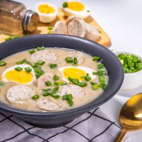 Żurek z tym składnikiem smakuje obłędnie. Zaskocz gości na Wielkanoc!