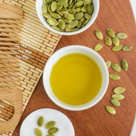 40% więcej włosów w pół roku? Naukowcy zbadali ten tani olej z kuchni. Wyniki zaskakują