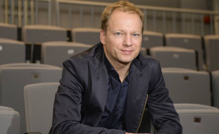 Maciej Stuhr pomógł czeczeńskiej rodzinie. Zaprosił ją do domu