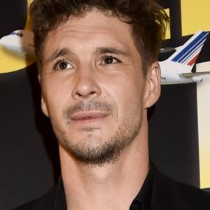 Nowe zdjęcie Mikołaja Roznerskiego z koleżanką nie spodobało się internautce: "Żenada". Aktor ripostuje! 