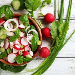 Ta wiosenna sałatka to hit! Sprawdzi się na wszystkie okazje [PRZEPIS ANI STARMACH]