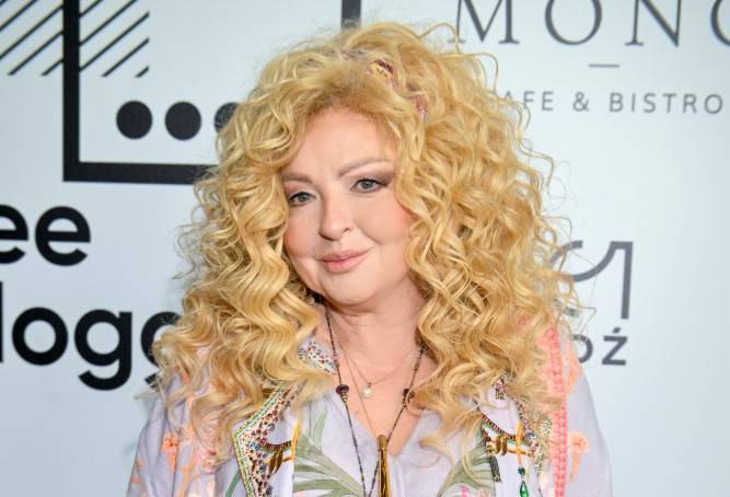 Magda Gessler dodała zdjęcie z tajemniczym mężczyzną, który ją całuje. Kim jest? [FOTO]