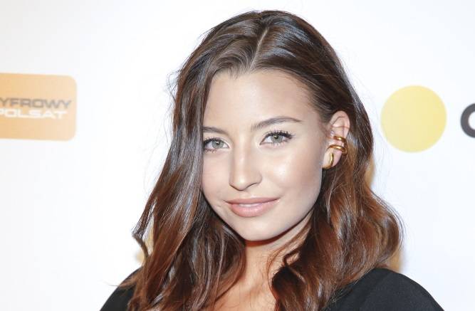 Młodsza siostra Julii Wieniawy idzie w jej ślady. Alicja dostała rolę w popularnym serialu! [FOTO]