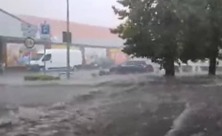 Gorzów Wielkopolski. Silna burza nawiedziła miasto. Padł rekord opadów! [FILMY]