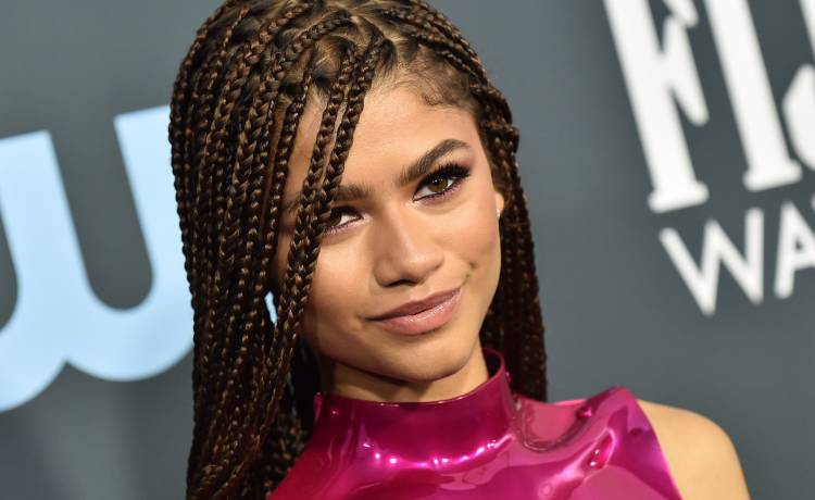 Zendaya rozpala zmysły. Pod topem z łańcuchów nie ma na sobie już nic! Fani oszaleli z zachwytu [FOTO]