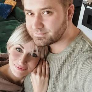 Anita i Adrian ze "Ślubu od pierwszego wejrzenia" na świątecznych kadrach. Internauci: "Z tych zdjęć bije smutek"