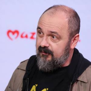 Wiadomo już, kiedy film o Jacku Kuroniu trafi do kin. Nowe zdjęcia z planu zachwycają