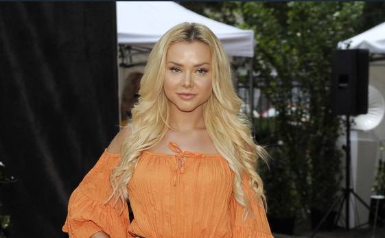 Ola Ciupa w czerwonej bieliźnie rzuciła fanów na kolana. Koronka niewiele zasłania! [FOTO]