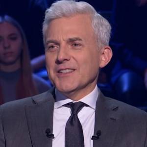 Prezydent z dołkiem w brodzie to? Wieża stanowiąca podporę wschodniego skrzydła zamku na Wawelu to...? Woda gazowana to wodny roztwór kwasu węglowego i kationów metali?