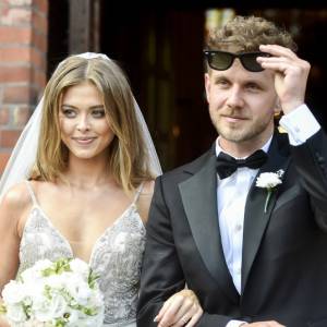 Joanna Opozda zmieniła suknię ślubną na weselu! Jak wyglądała podczas zabawy z gośćmi? Mamy zdjęcia!                   