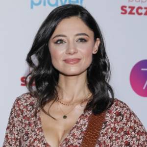 Adriana Kalska zalotnie. Pod sensualnym kadrem sypią się komplementy: "Jedna z najpiękniejszych aktorek" [ZDJĘCIE]