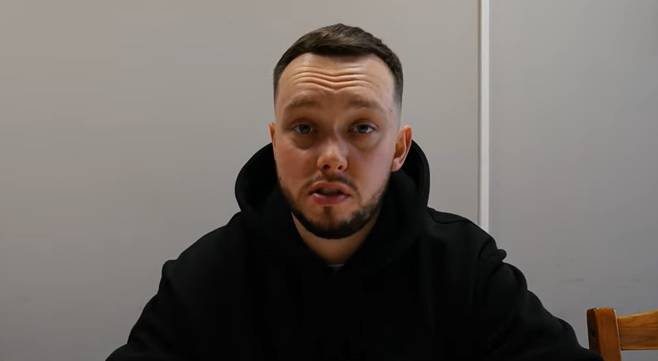 Książulo znowu to zrobił. Dzięki niemu lokal pani Grażyny ma mnóstwo klientów. "Czuję się, jakbym siedział u babci" [WIDEO]