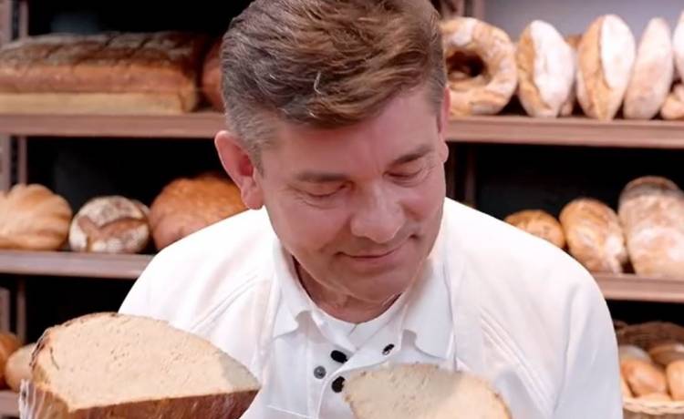 Zenon Martyniuk zagrał w reklamie! Zachwyca się wędlinami i pieczywem [WIDEO]