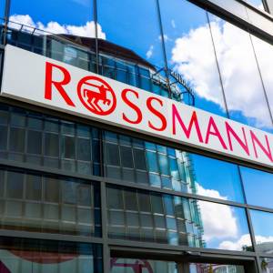Rossmann. Produkty za półdarmo! Startują gigantyczne promocje. 2+2, -55% i nie tylko
