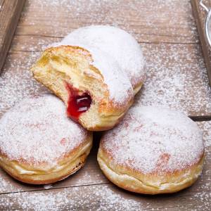 Tłusty czwartek 2022, czyli wielkie święto pączków i faworków już wkrótce. Kiedy wypada w tym roku?